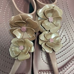 Croc floral tong sandal